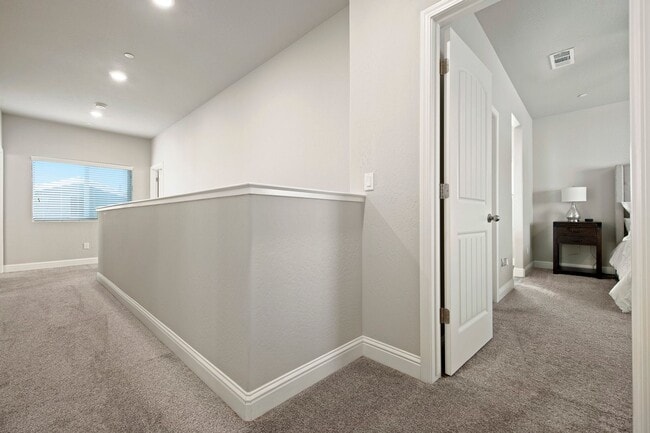 Building Photo - Clovis Eastside Home, 4BR/3.5BA, Built 201...