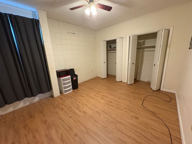 Building Photo - Brightwood - 900-B4