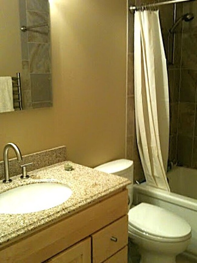 Building Photo - Bayview Condo with Updated Features  - Bou...