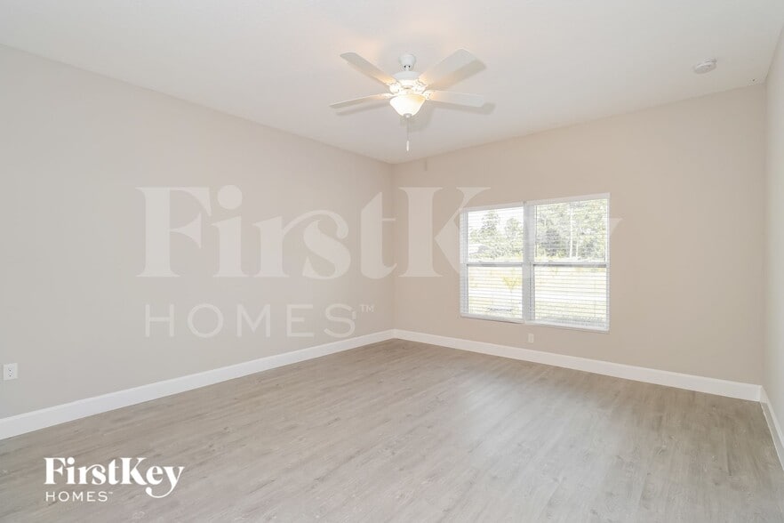 Building Photo - 3021 Tropical Cir SE