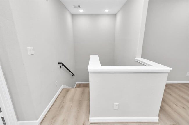 Building Photo - 2347 Hoskins Dr
