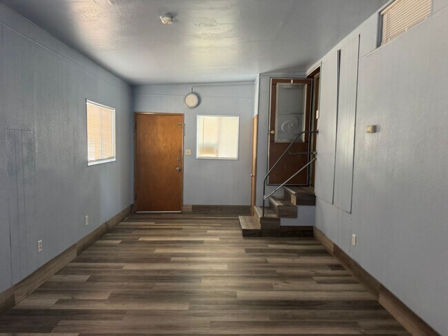 Building Photo - Large Customized 2 Bedroom Manuf Home w/Bonus Room= 3 total bedrooms