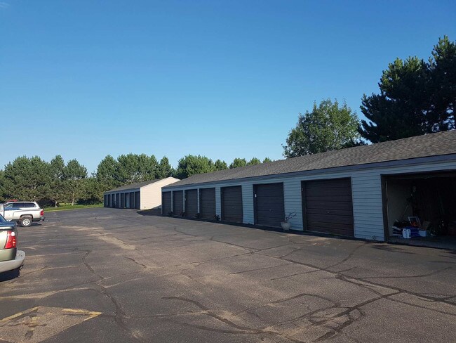 Building Photo - Countryside Apartments