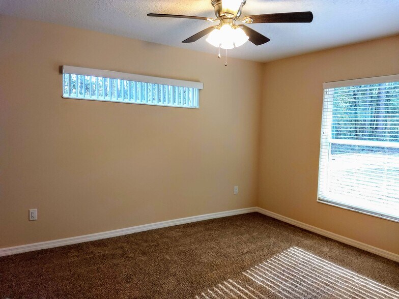 Masterbed Room - 9428 N Travis Dr