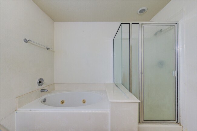 Building Photo - 14027 Coveney Dr