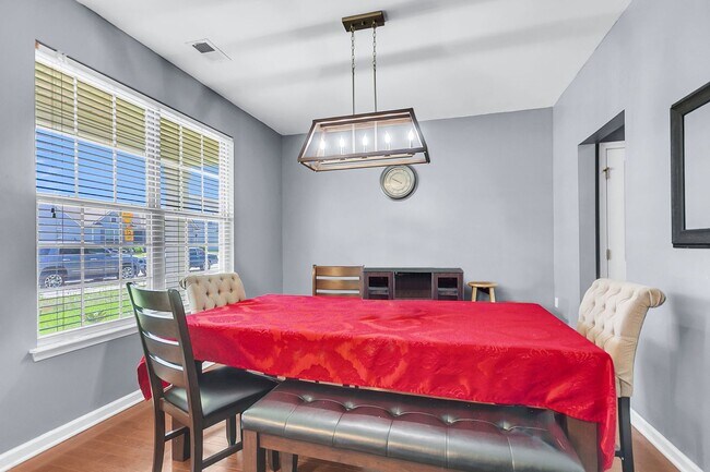 Building Photo - Beautiful & Bright 5BR Home with Large Bac...