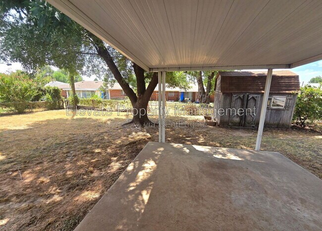Building Photo - 4820 Del Crest Dr