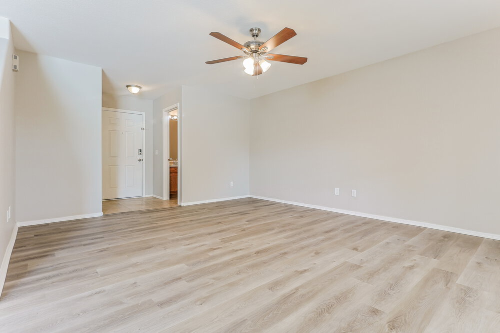 Building Photo - 2325 E Palm Beach Dr