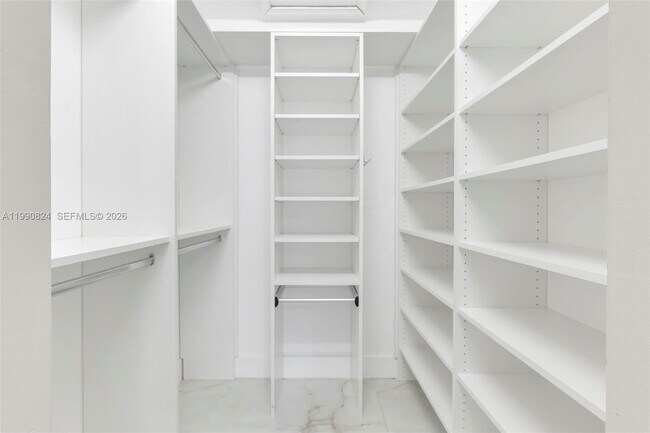 Building Photo - 10425 NW 48th Manor