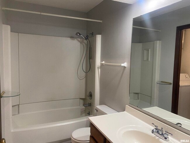 Building Photo - 3240 Parkwild Dr