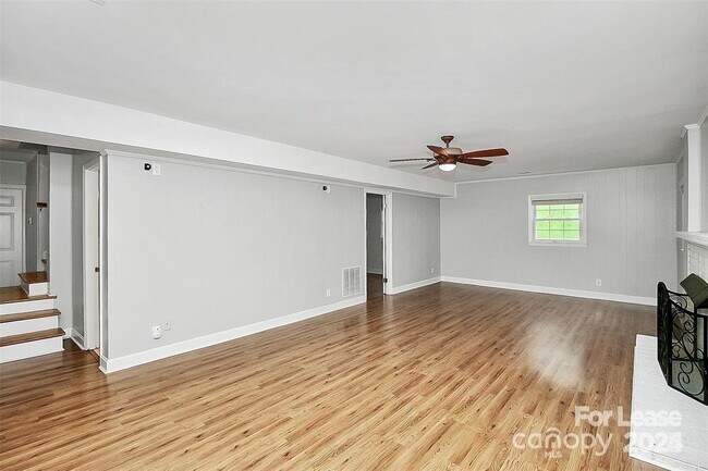 Building Photo - 6908 Lancer Dr