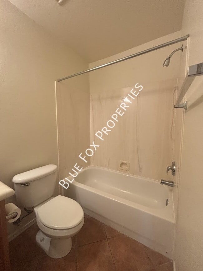 Building Photo - 270 E Shore Cliff Pl