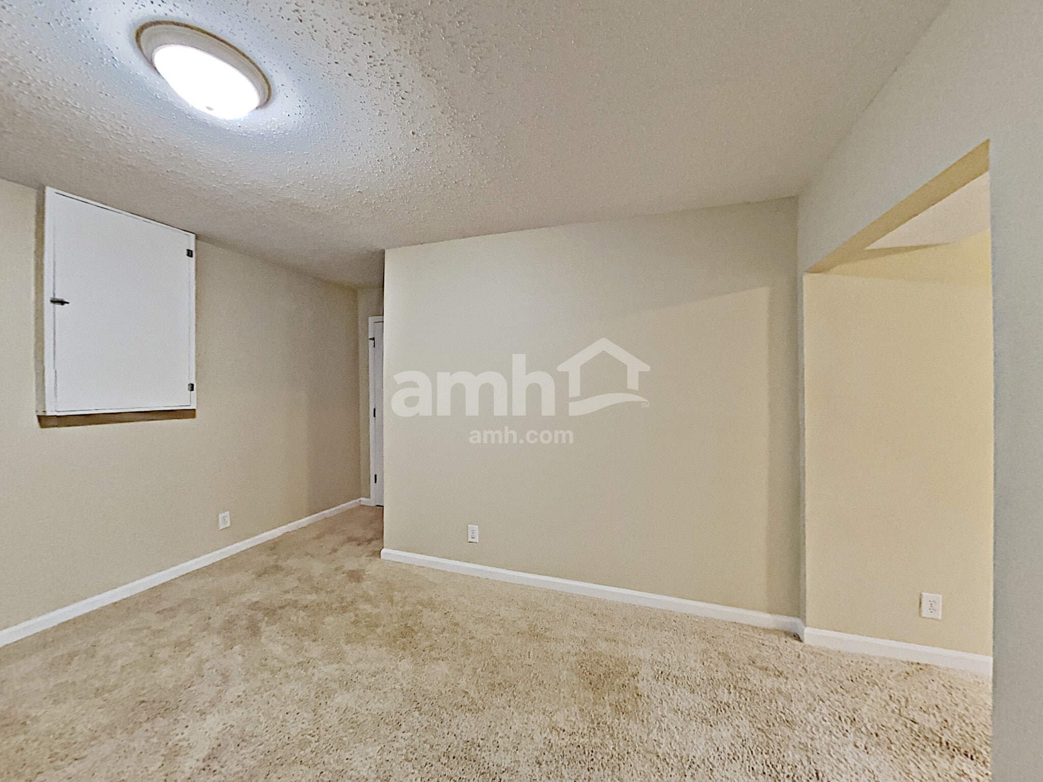 Building Photo - 147 Grove Ln S