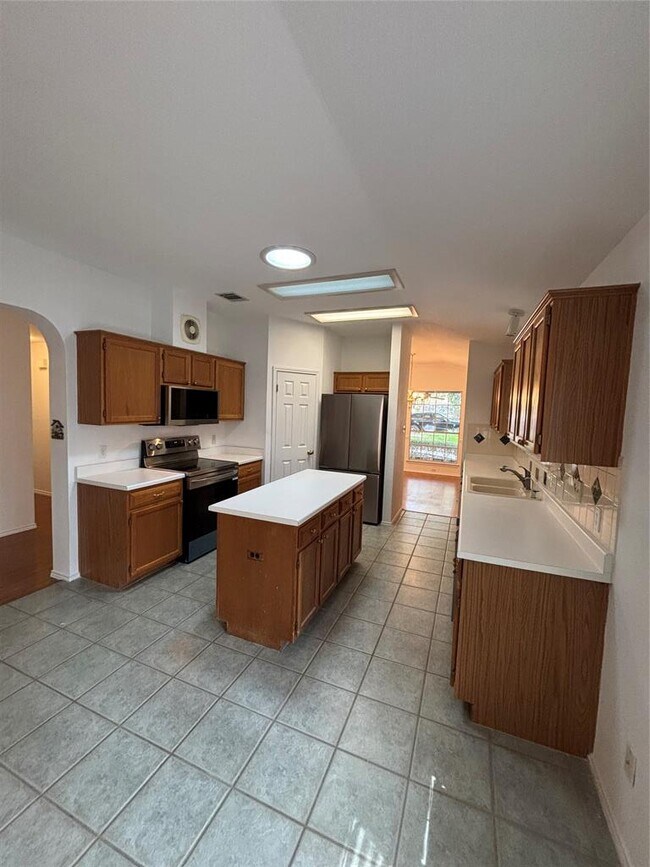Building Photo - 1300 Leah Ln