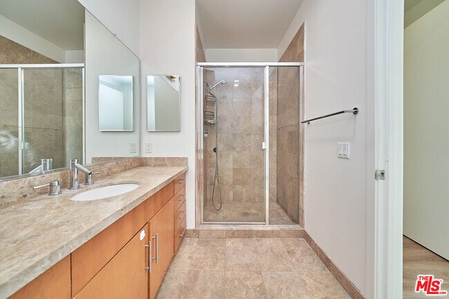 Building Photo - 3223 W 6th St