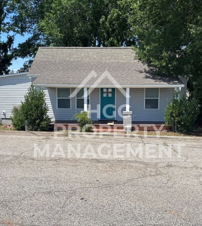 Primary Photo - 104 E Adams St