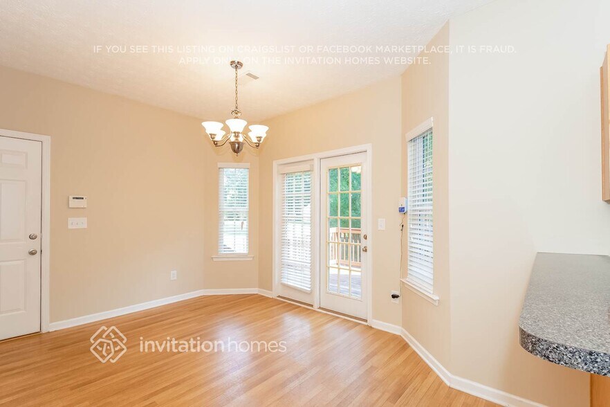 Building Photo - 23 Roxbury Ln