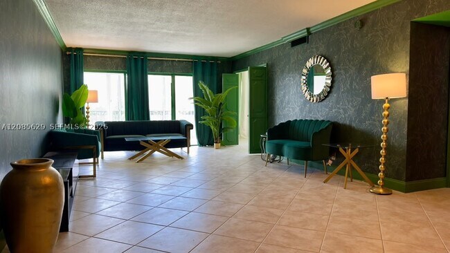 Building Photo - 3150 N Palm Aire Dr