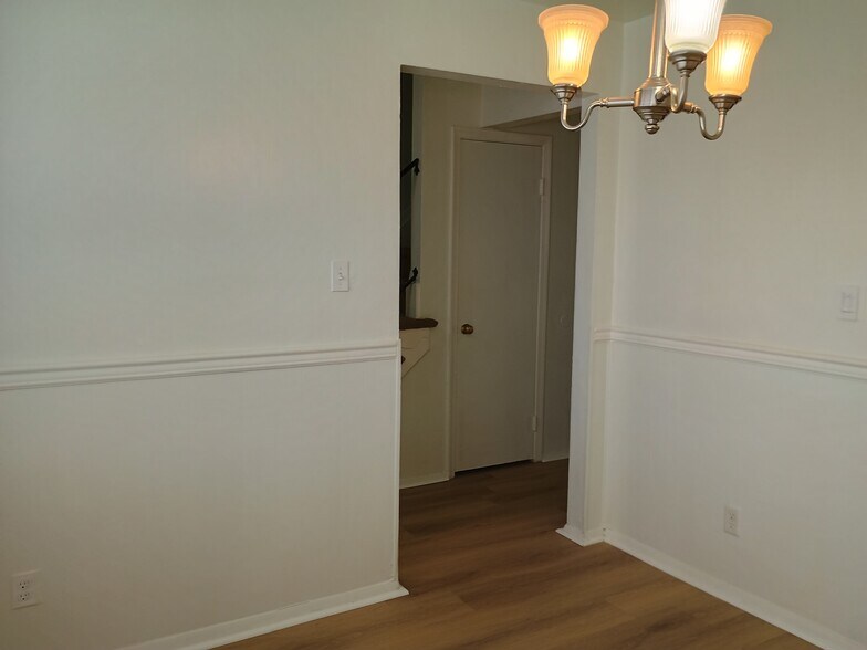 Dining room - 6617 Stoney Point North