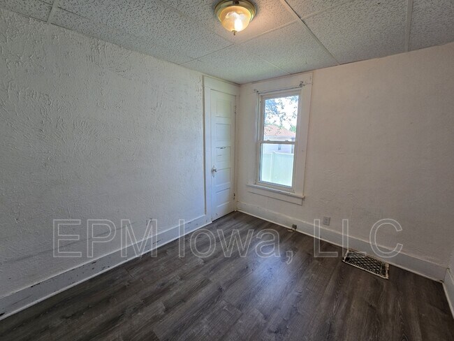 Building Photo - 406 Gable St