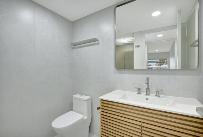 Building Photo - 969 Normandy U