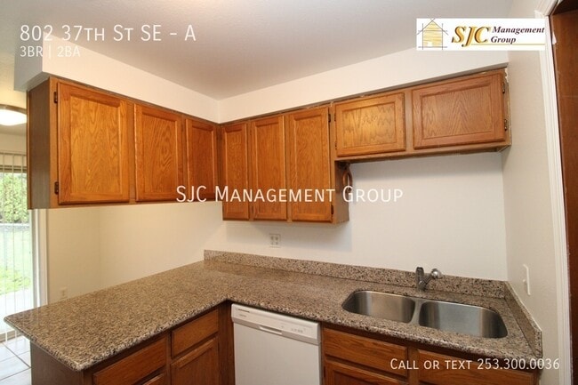 Building Photo - 802 37th St SE