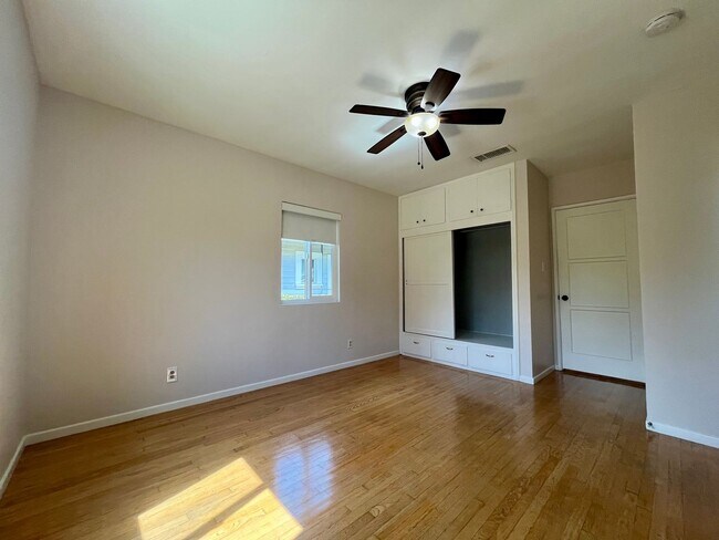 Building Photo - VISTA DEL ORO  3 BEDROOM HOUSE