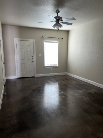 Building Photo - 3216 Belmont Dr