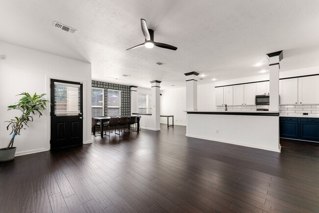 Building Photo - 5350 Brookway Dr