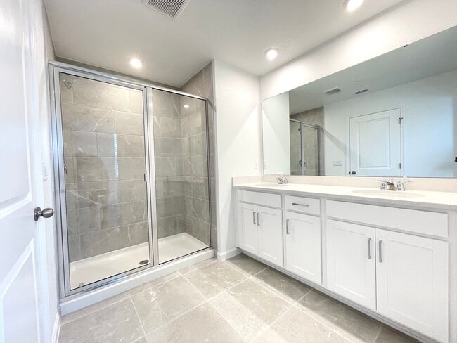 Building Photo - Newer 4 Bedroom, 2.5 Bath Corner Unit Town...
