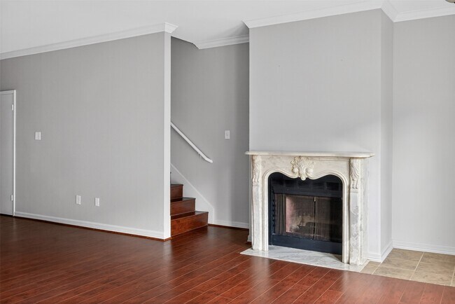 Building Photo - 562 Wilcrest Dr