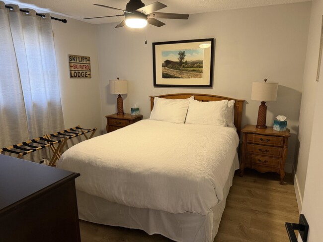 Building Photo - 220 Mountainside Dr