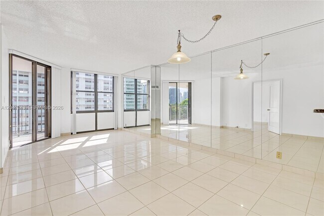 Building Photo - 1865 Brickell Ave