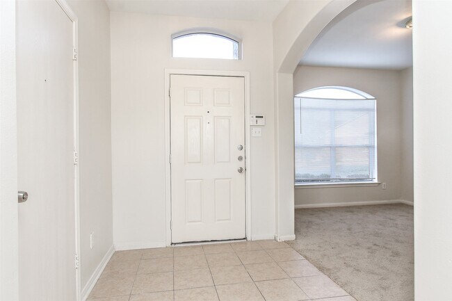 Building Photo - 6103 Menor Crest Dr