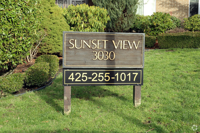 Building Photo - Sunset View Apartments