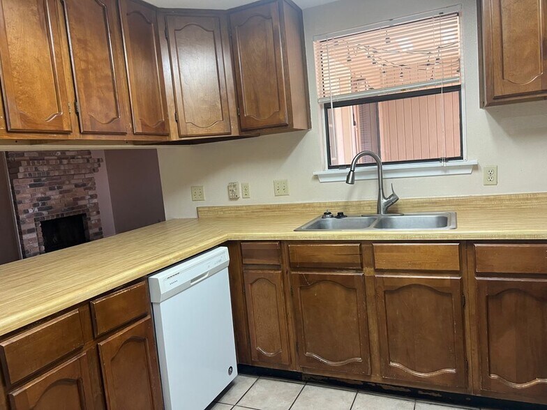 Building Photo - 7136 Rimwood