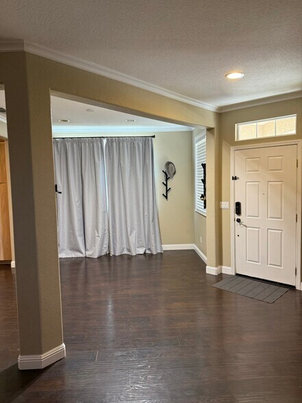 Building Photo - 2320 Bayless Way