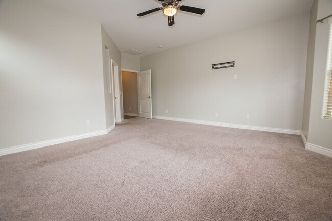 Building Photo - Executive home in The Estates at Holiday! ...