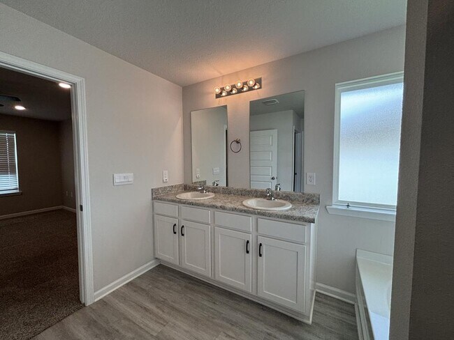 Building Photo - 6359 Bellavia Ln