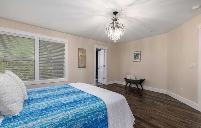Building Photo - Stunning large 4 bedroom in Northwest Land...