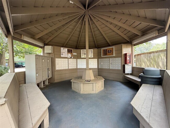 Building Photo - 5711 Sugar Hill Dr