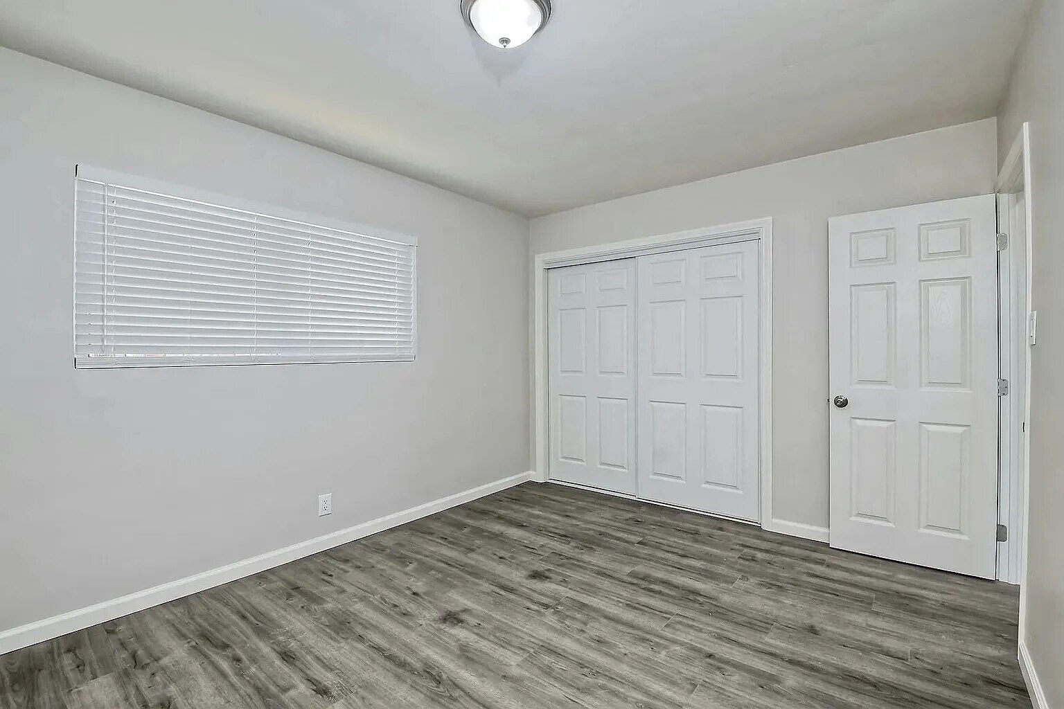 Building Photo - 204 W Los Angeles Dr