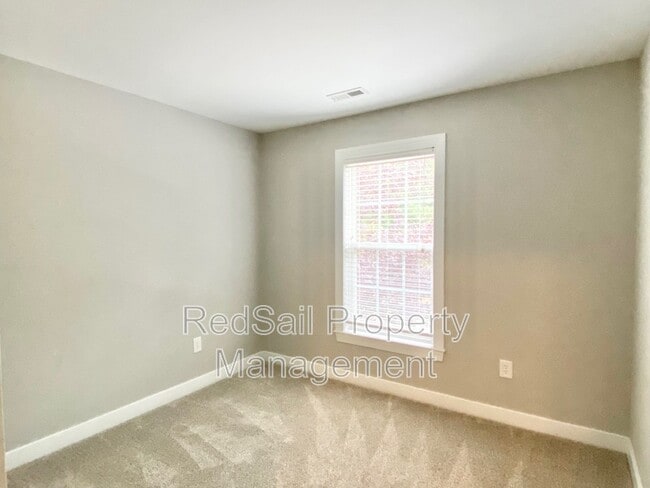 Building Photo - 411 Quarterpath Rd