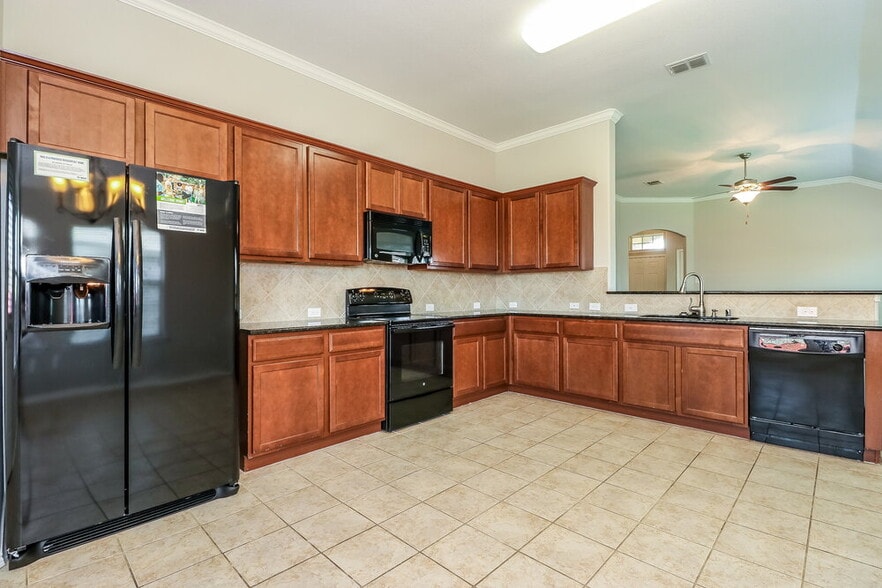 Building Photo - 900 W Bend Blvd