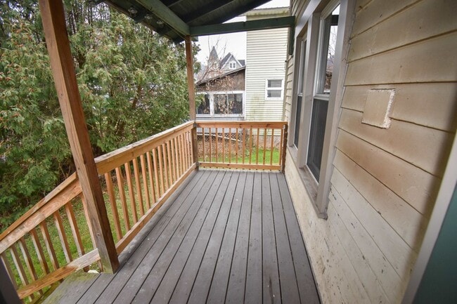 Building Photo - Spacious Three Bedroom House in Mill Hall!