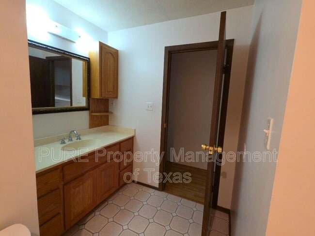 Building Photo - 12709 Burson Dr