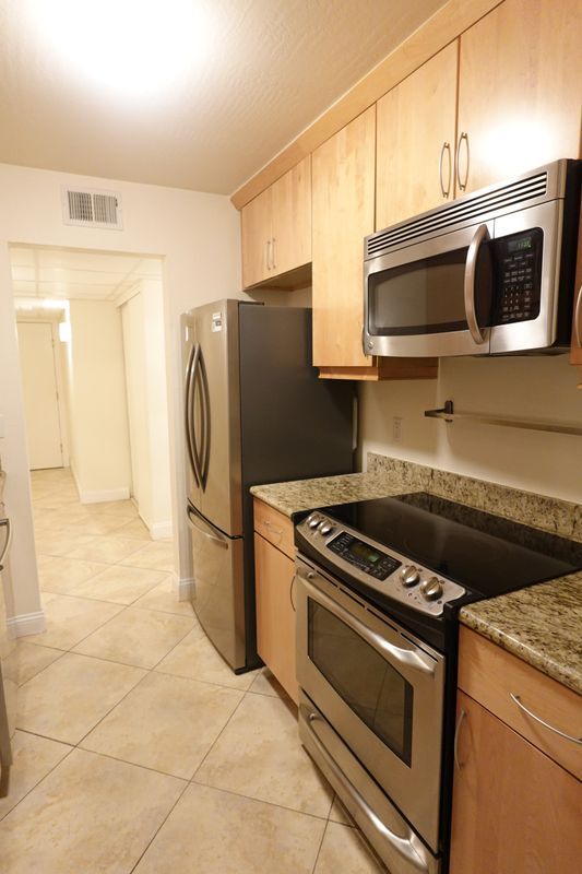 Building Photo - 410 N Civic Dr