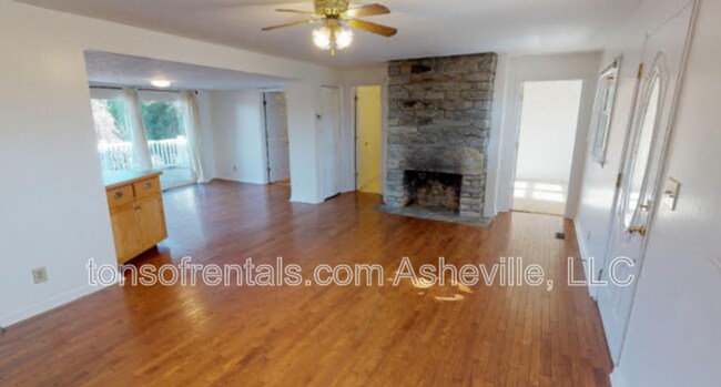 Building Photo - 1051 Upward Rd