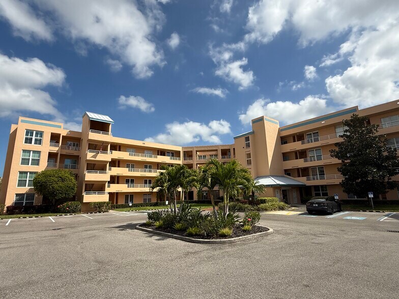 Ground Floor Unit - 4530 Pinebrook Cir