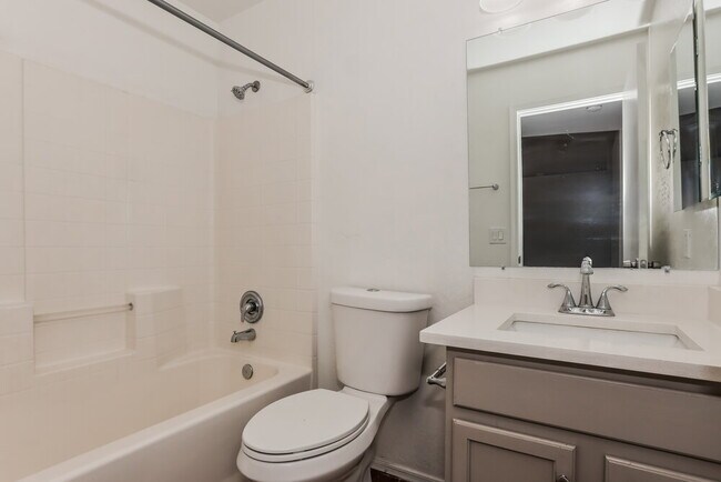 Building Photo - 523 N Bailey Cir